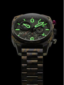 montre de camouflage AVI-8 AV-4052-22, dans la nuit, indexes et aiguilles luminescents