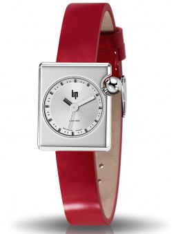 Cette charmante montre Lip Mach 2000 rouge vous ravira avec son bracelet vernis et son cadran carré