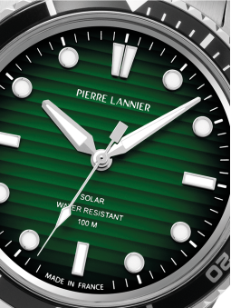 Montre homme solaire cadran vert Pierre Lannier 244H171 - Style plongée. Vue rapprochée