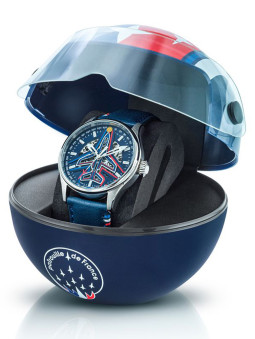 Coffret casque Patrouille de France montre automatique bracelet cuir 668910 - vue dans le coffret